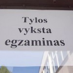 Užrašas ant egzamino salės durų